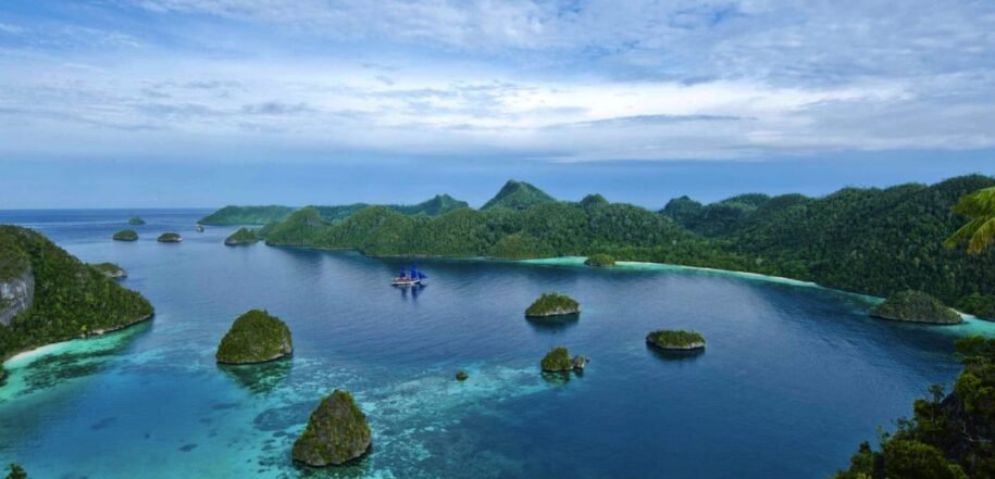 Mengungkap Keajaiban Papua: Pengalaman Menginap Luxury di M Hotel Sorong