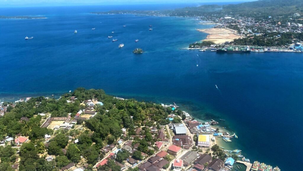 Pulau Doom Papua: Surga Tersembunyi dan M Hotel Sorong sebagai Akomodasi Pilihan di Papua