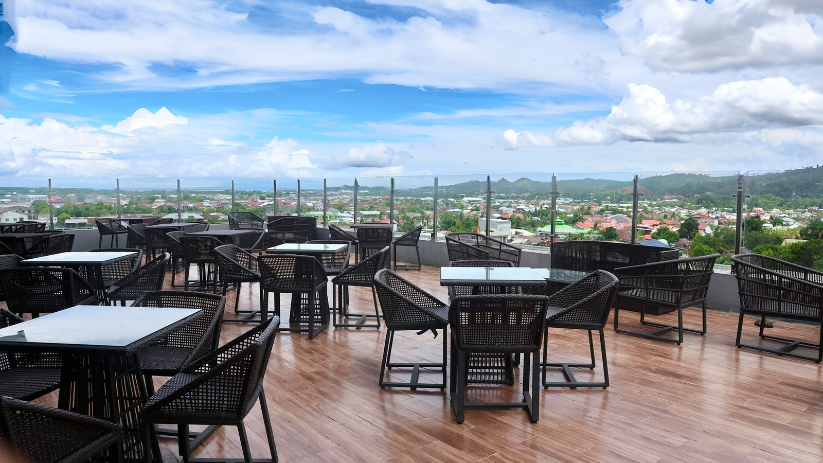 Kota Sorong dalam Sehari: Itinerary Eksklusif Menginap di M Hotel Sorong dan Eksplorasi Nightlife di Daville Sky Lounge