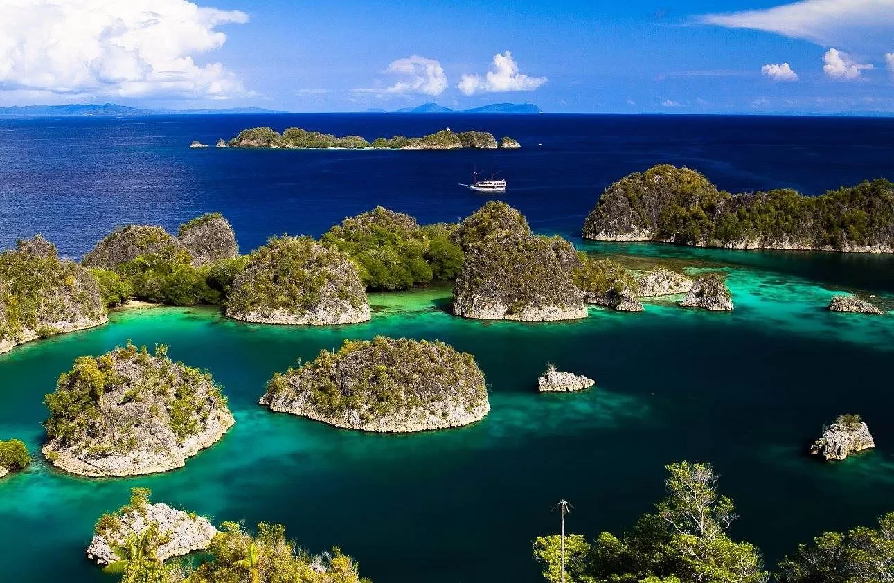 Transformasi Sorong sebagai Destinasi Wisata Baru: Peran Infrastruktur dan Perhotelan