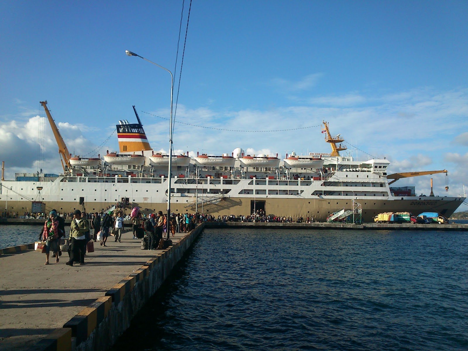 Mengungkap Kisah di Balik Kota Pelabuhan: Bagaimana Sorong Menjadi ‘Jantung Logistik’ Papua Barat Mengungkap Kisah di Balik Kota Pelabuhan: Bagaimana Sorong Menjadi ‘Jantung Logistik’ Papua Barat