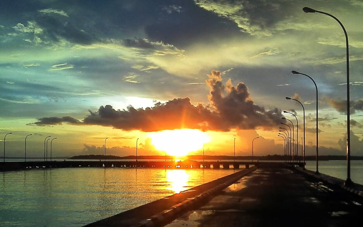 Sorong Saat Senja: Kota Pelabuhan yang Baru Jujur Ketika Matahari Turun